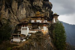 Paro Valley Bhutan – Aerial View of Paro Valley with Rinpung Dzong and Pa Chhu River on a Clear Himalayan Morning